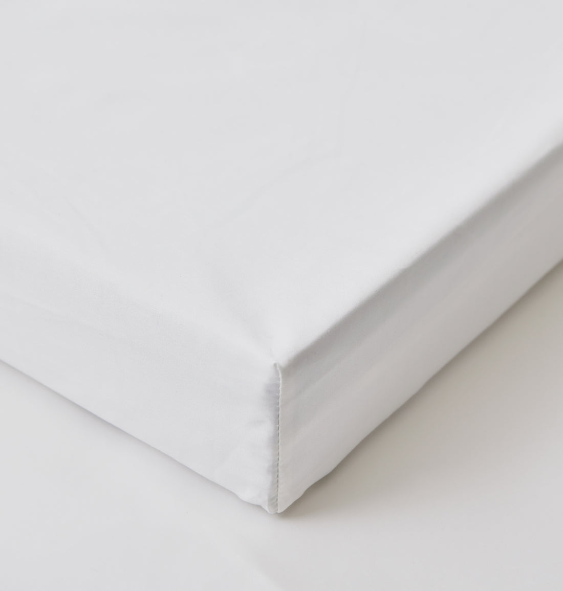 Kuvertlakan Shade Crisp White